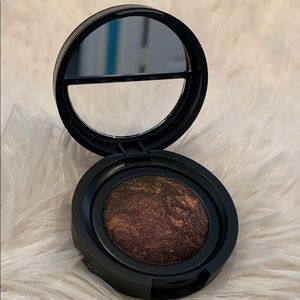 Laura Geller- Baked Eyeshadow- “Plum Like It Hot”
